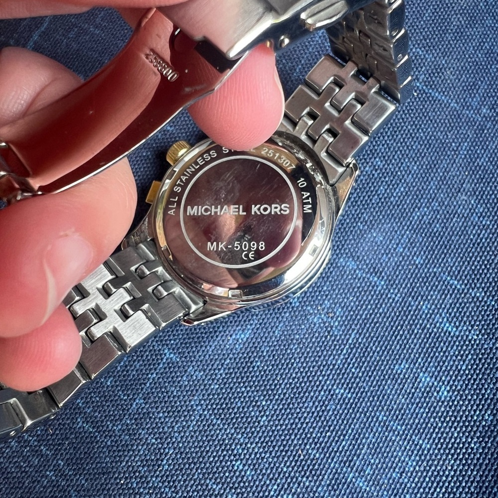 Ladies Michael Kors MK-5098 two tone watch. - Picture 3 of 6